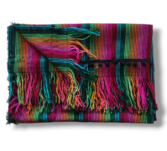 Couverture bleue + pompon jaune