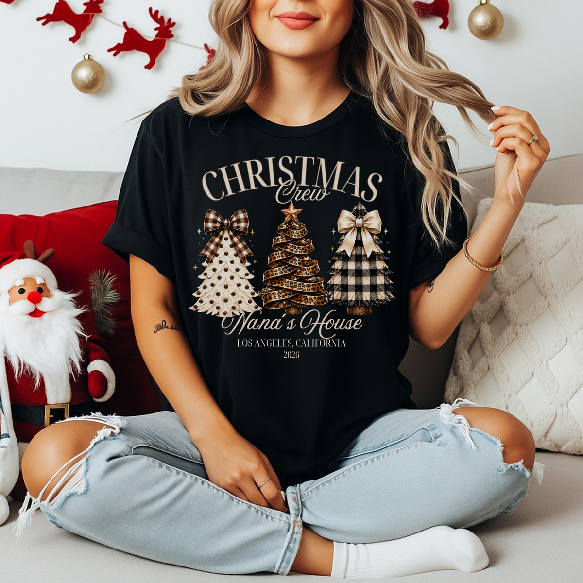 Playera navideña personalizada para mujer con diseño Christmas Crew y texto personalizado
