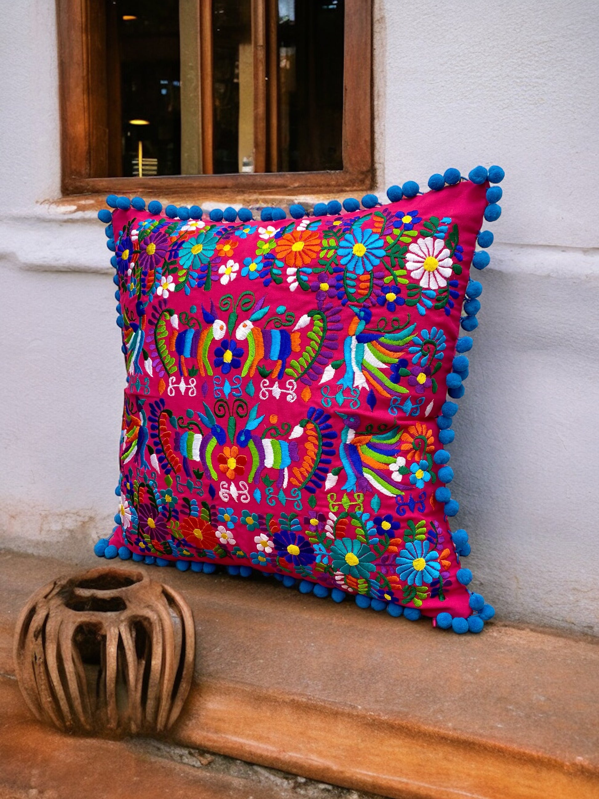 Taie d'oreiller brodée plis religieuses bordeaux 50x70 cm Taie d'oreiller brodée plis religieuses bordeaux 50x70 cm